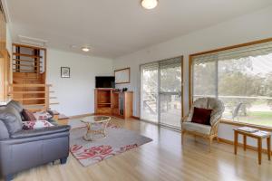Stradbroke - Central Metung Escape
