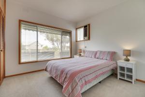 Stradbroke - Central Metung Escape