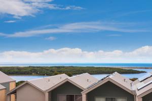 16 Seine Bay Apartment