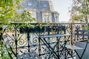 Junior Suite with Balcony room in Room Mate Alain - Champs-Elysees