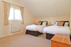 ON-SITE WATERSPORTS family lodge