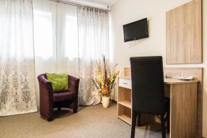 Classic Single Room with Balcony room in Hotel Dastan