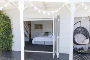 White Beach Cottage