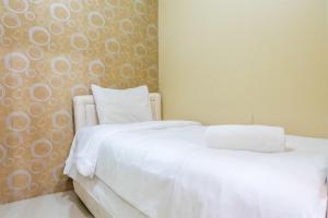 Affordable Price 2BR Green Pramuka City Apartment By Travelio