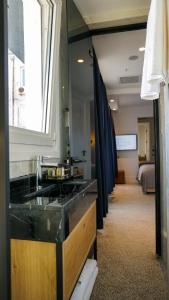 Deluxe Double Room room in Maroon Tomtom