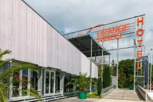 橙色翅膀克雷姆斯酒店 - 朗根洛伊斯