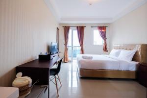 Simple Studio Signature Park Grande Apartment near MT Haryono By Travelio