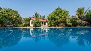 SaffronStays Casa Manga, Karjat - pet-friendly pool villa near NDs Film World and Saltt