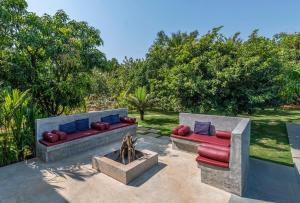 SaffronStays Casa Manga, Karjat - pet-friendly pool villa near NDs Film World and Saltt
