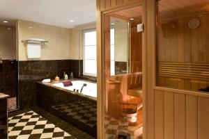 Hotels Hostellerie Des Chateaux & Spa : Chambre Familiale avec Sauna