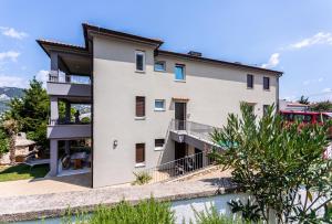 Apartments Vugrinec with Terrace