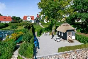 Troense Bed and Breakfast by the sea - Vindeby