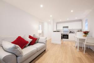 High Hedges Apartment C