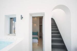 Akrotiri Cycladic Suites Santorini Greece