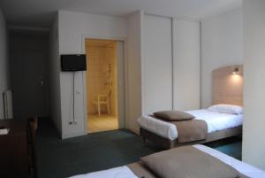Hotels Adonis Lourdes - Notre Dame de la Sarte : photos des chambres