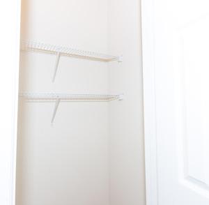 Steps to Convention Center, Downtown DC, and Metro Station: Private and Comfortable BedroomBathroom
