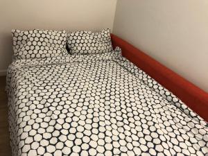 STEPS to CONVENTION CENTER, DOWNTOWN DC, METRO STATION: PRIVATE APARTMENT