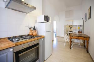 Spacious Apartment with Big Terrace at Colosseum