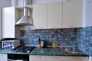 Квартира на Золотых воротах, Центр