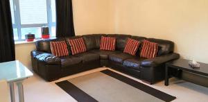 Oxford Central 2 Bed 2 Bath Modern Apt Free Parking Walk to Train , Bus and University