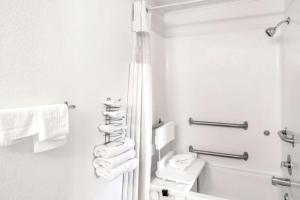 Howard Johnson by Wyndham Wilmington
