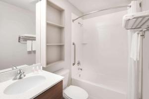Queen Studio Suite - Non-Smoking room in Microtel By Wyndham Victor