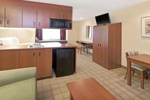 Queen Suite with Sofa Bed - Disability Access room in Microtel Inn & Suites by Wyndham Jasper