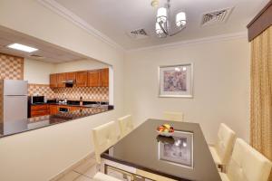 Three-Bedroom Villa City View with Free Beach Transfer room in Pearl Marina Hotel Apartment