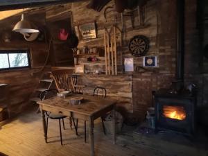 Chalets La Cabane Aux Loups : photos des chambres