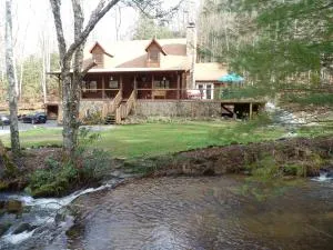 Creekside Paradise Bed and Breakfast - Fontana Village