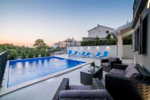 Luxury Villa Future with heated pool 