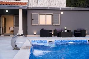 Luxury Villa Future with heated pool