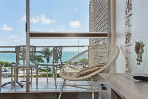 2 Bedroom Top Floor Unit - Ocean Views and Pool- Headlands Resort