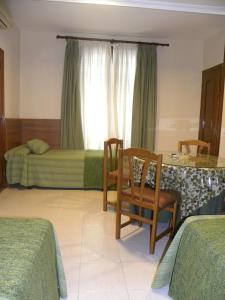 Quadruple Room room in Hostal El Catalán