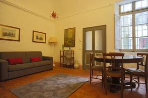 Two rooms apartment in Palazzo Malaspina