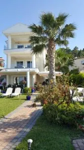 SUN RESIDENCE Exclusive Seaside Suites - Polychrono