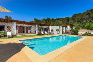 Villa with Private Pool room in Villa Can Torres