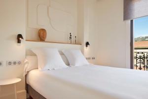 Two-Bedroom Apartment room in Allegra by FeelFree Rentals