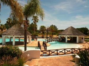 Luxury 2 Bedroom Apartment with Private Garden