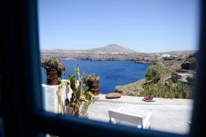 Family Apartment with Caldera View