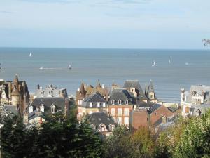 Appartements Superbe Deux pieces Vue Mer avec jardin : photos des chambres