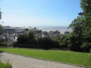 Appartements Superbe Deux pieces Vue Mer avec jardin : photos des chambres