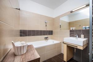 No. 39, Apartment House Oliver