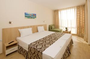 Two-Bedroom Apartment with Balcony room in Karlovo Hotel