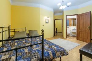 In Heart of Prague - 2BR 2BA Elegant Downtown Apt