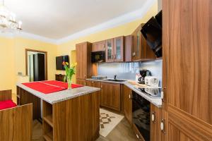 In Heart of Prague - 2BR 2BA Elegant Downtown Apt