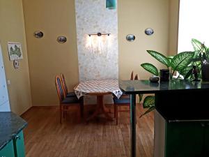 2 Level Town Center Apartment