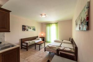 Zeus Apartments