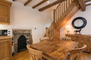 Stunning Blackberry Cottage with Log Burner - located on Haworth Main Street