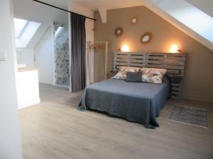B&B / Chambres d'hotes Les Bordes : Chambre Double avec Salle de Bains Privative